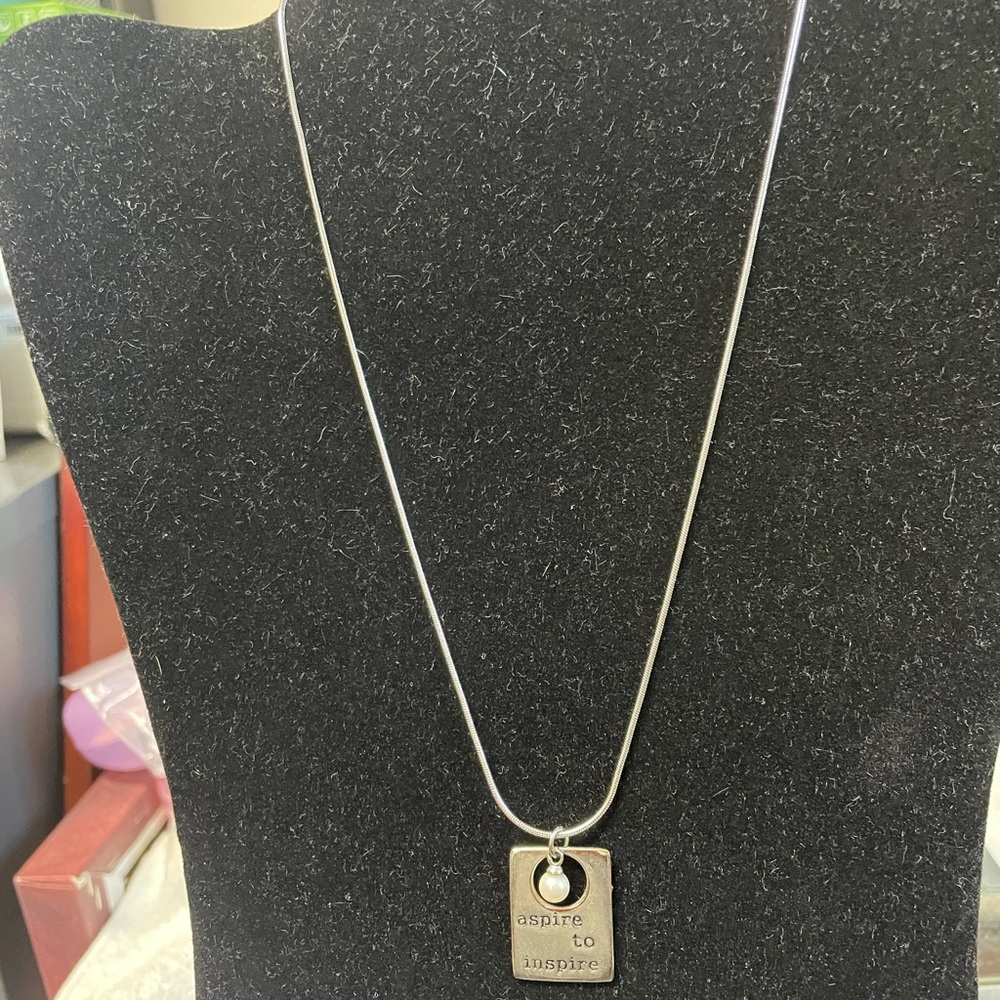 🔥FREE W/PURCHASE Alexa’s Angels Necklace - Picture 2 of 3